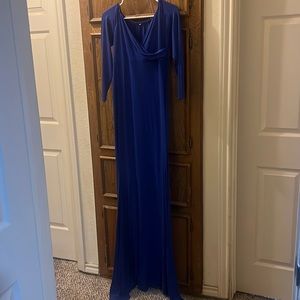 Long maternity photo shoot dress